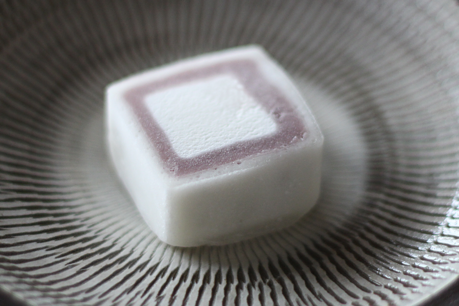 MOCHI cube ® （モチキューブ）| 宝月堂 - 鳥取の和菓子・お土産
